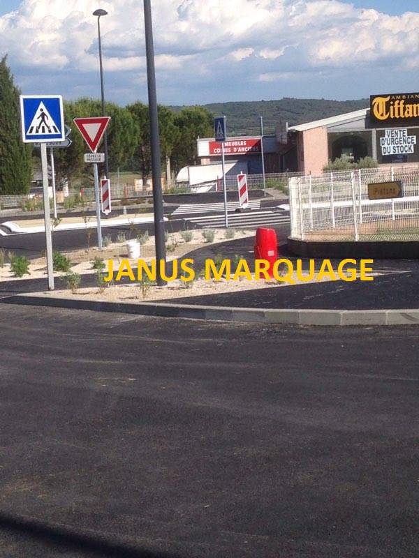 Pose de panneaux de signalisation à Marseille et Vitrolles