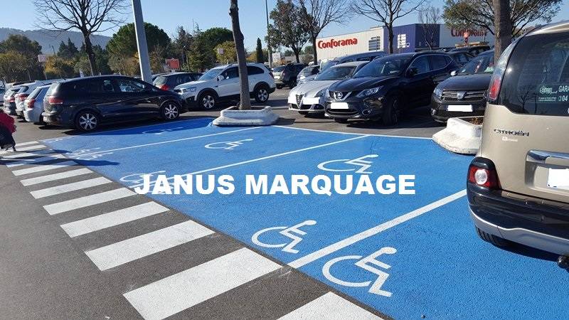 marquage place Handicapé Auchan Aubagne