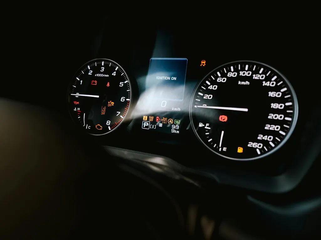 tableau-de-bord-de-voiture-moteur